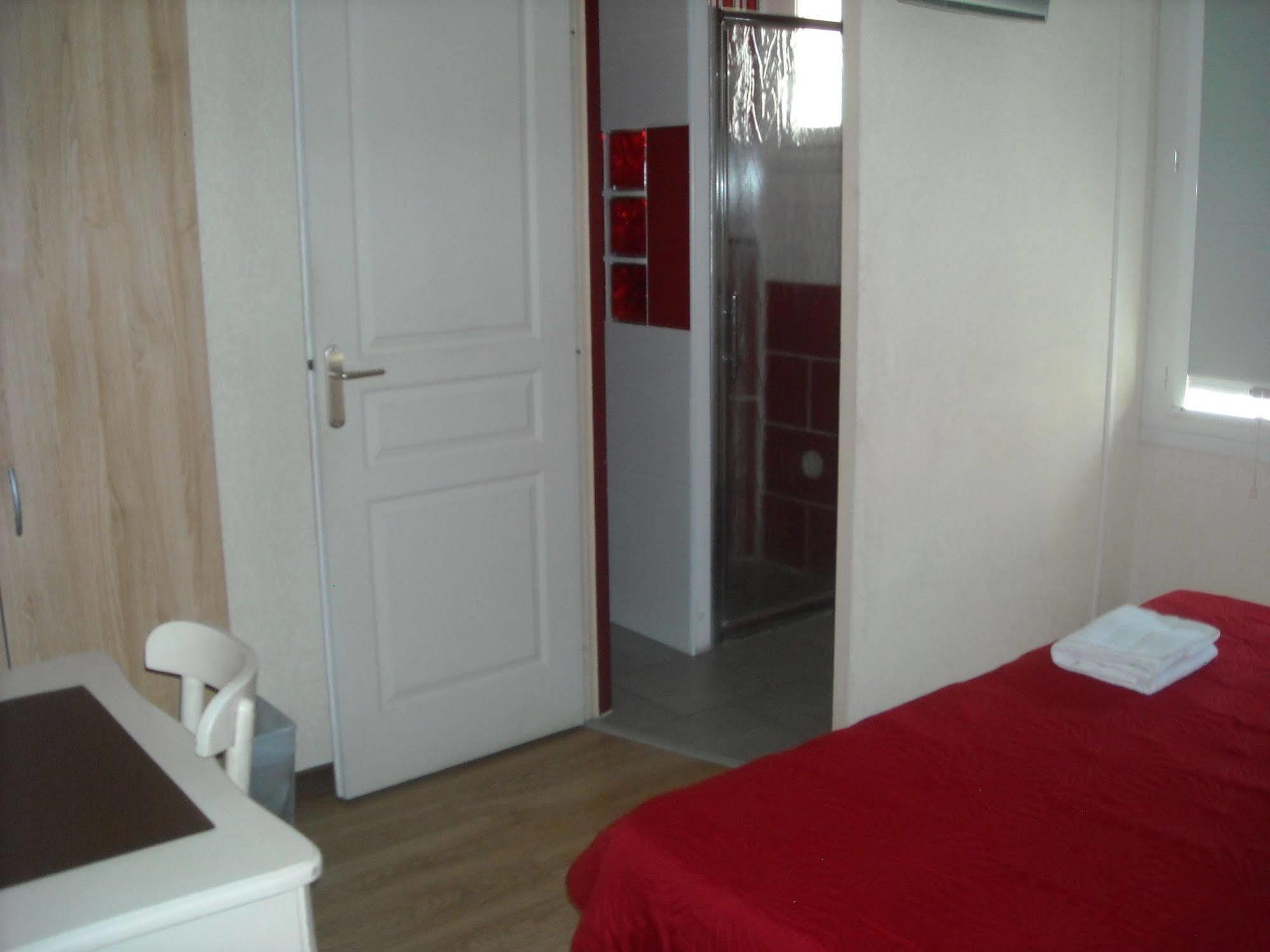 Saint-Hilaire-de-Brethmas Hotel Ecusson מראה חיצוני תמונה