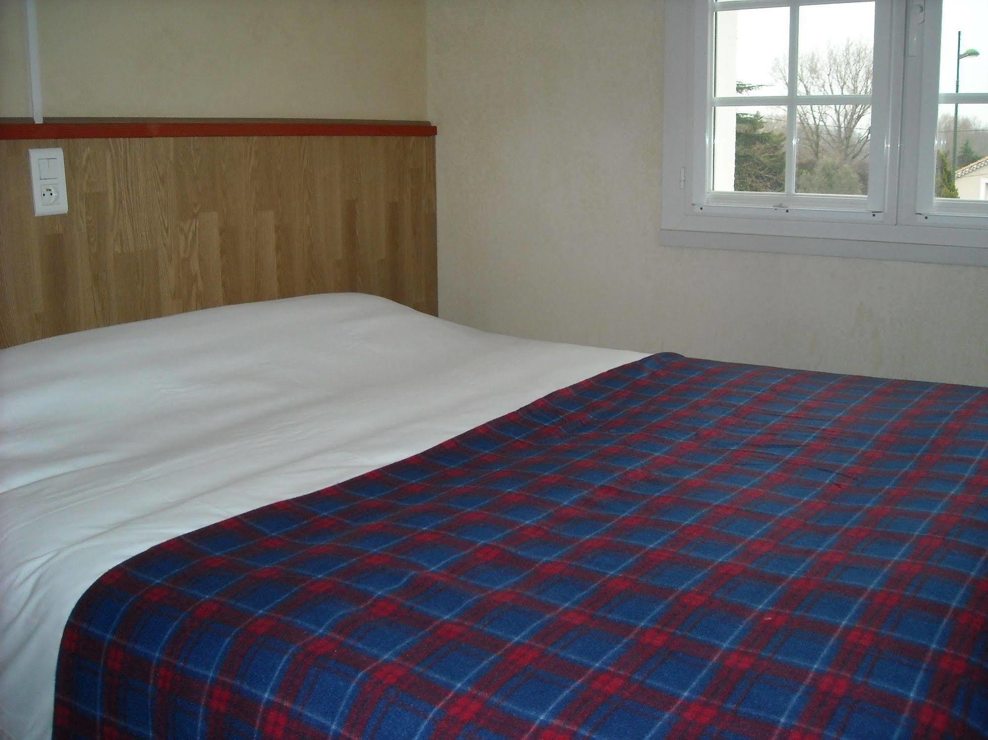 Saint-Hilaire-de-Brethmas Hotel Ecusson מראה חיצוני תמונה