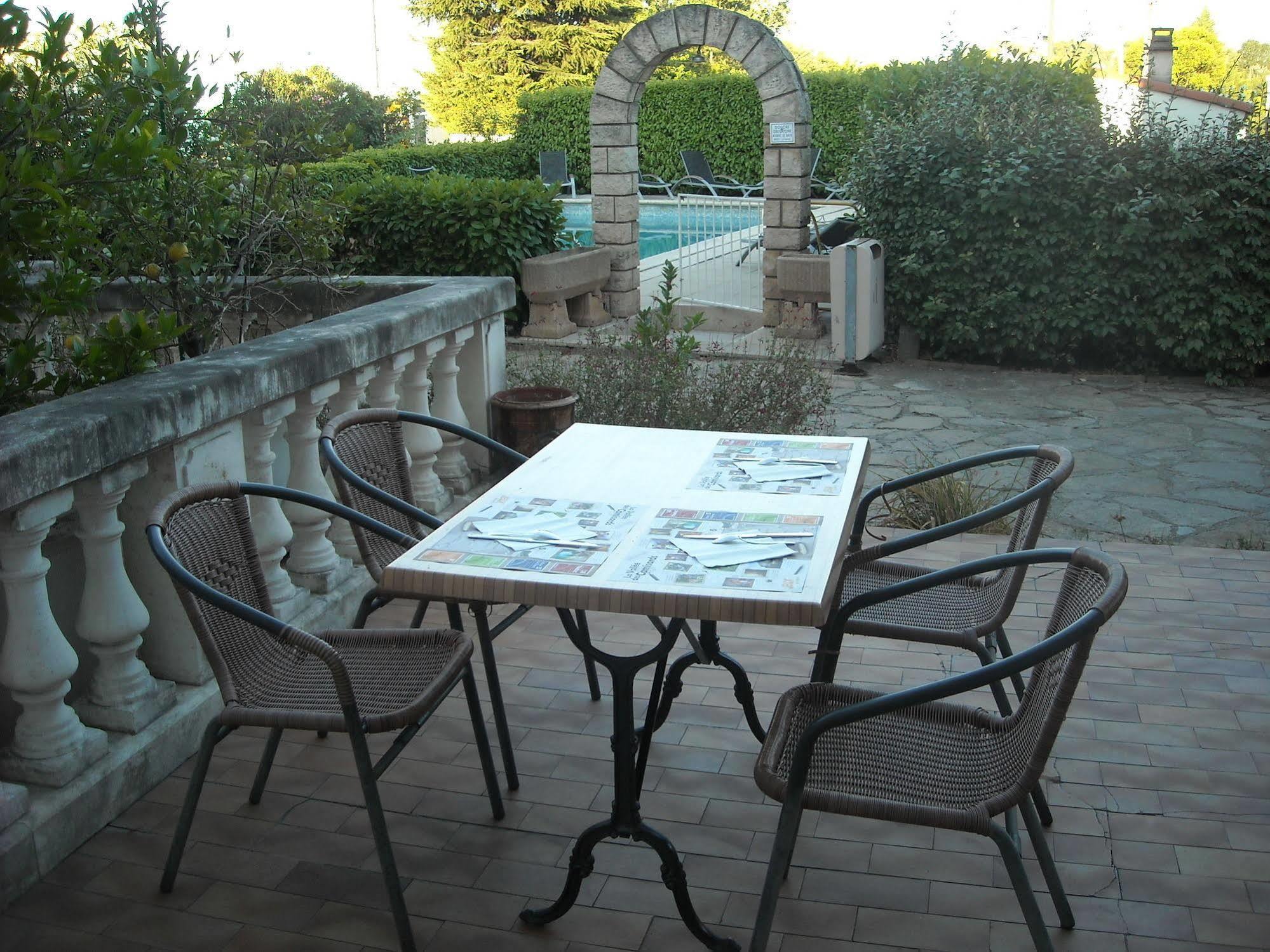 Saint-Hilaire-de-Brethmas Hotel Ecusson מראה חיצוני תמונה