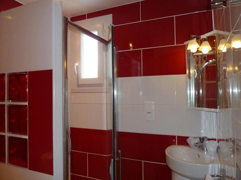 Saint-Hilaire-de-Brethmas Hotel Ecusson מראה חיצוני תמונה